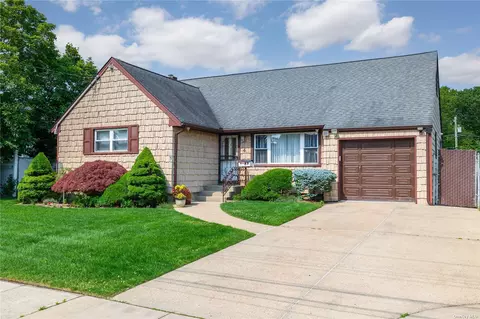 4 Gaulton Dr, North Babylon, NY 11703