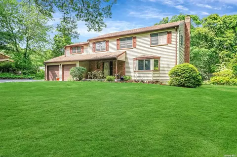 11 Woodland Ln # a, Smithtown, NY 11787