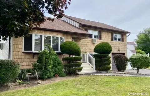 3797 Regent Ln, Wantagh, NY 11793