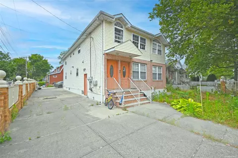 139-01 Foch Blvd, Jamaica, NY 11436