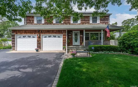 84 Grand Blvd, Islip, NY 11751