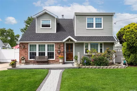 883 Merillon Ave, Westbury, NY 11590