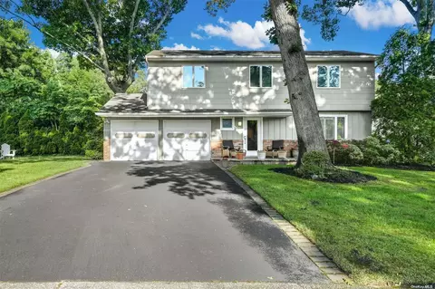 17 Gristmill Ct, Kings Park, NY 11754