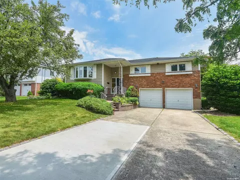 42 Executive Dr, New Hyde Park, NY 11040