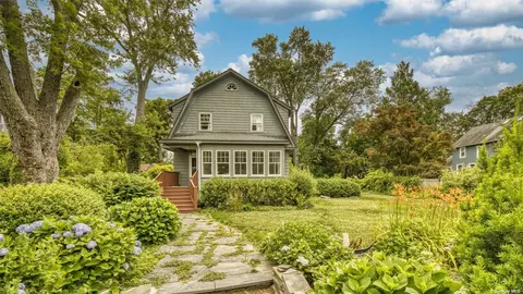 126 W Neck Rd, Huntington, NY 11743
