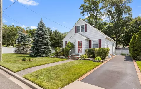69 Rockwood Ave, Massapequa, NY 11758