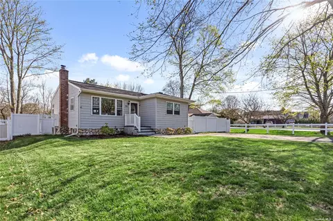 780 Hubal St, Bohemia, NY 11716