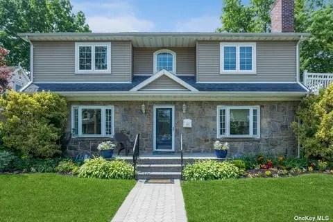116 Cisney Ave, Floral Park, NY 11001