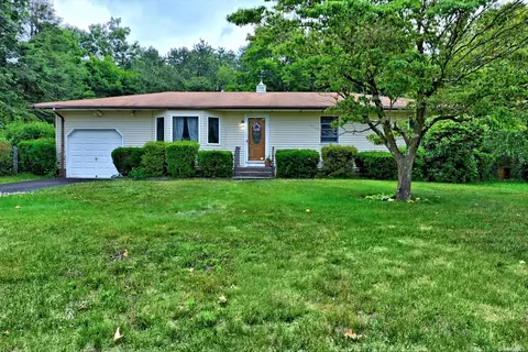 91 Henearly Dr, Miller Place, NY 11764