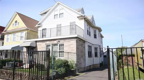 29-39 Ericsson St, East Elmhurst, NY 11369