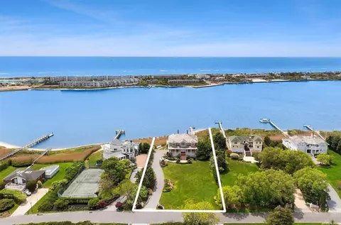 9 Stacy Dr, Westhampton Beach, NY 11978