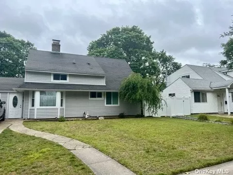 96 Acre Ln, Hicksville, NY 11801