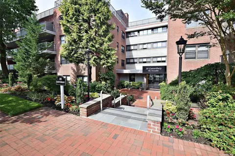 20 Canterbury Rd #3B, Great Neck, NY 11021