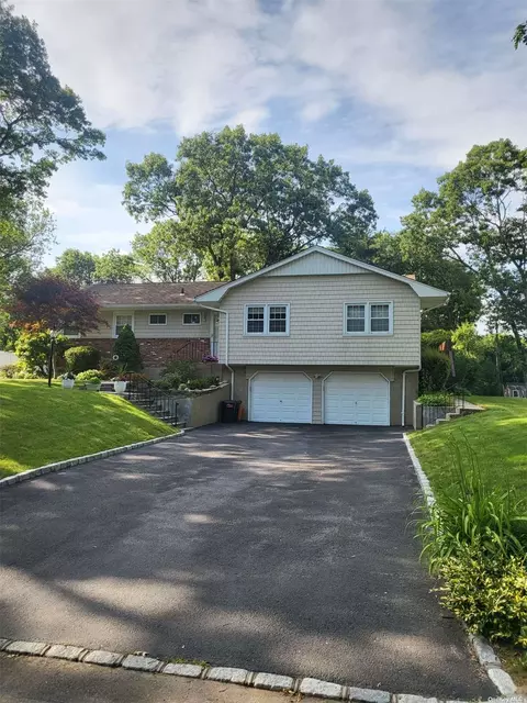 41 Sunflower Dr, Hauppauge, NY 11788
