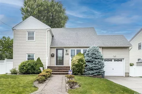 1049 Hayes St, Baldwin, NY 11510
