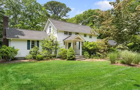 15 Hampton St, Westhampton Beach, NY 11978