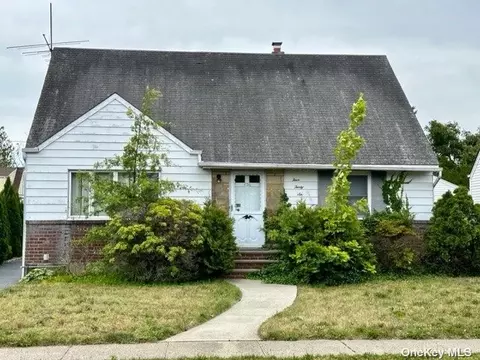 436 Hillside S Dr, New Hyde Park, NY 11040