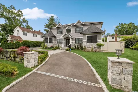 115 Manhasset Rd, New Hyde Park, NY 11040