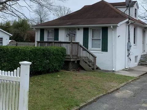 62 Parkview Dr, Shirley, NY 11967