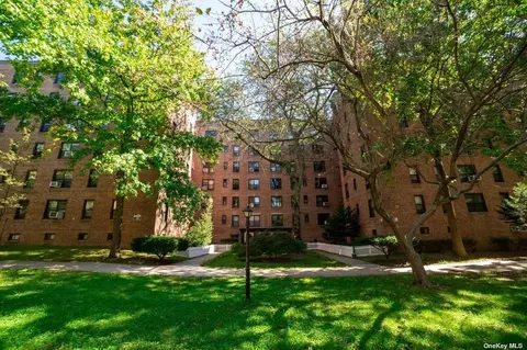 83-20 98 St #3N, Woodhaven, NY 11421