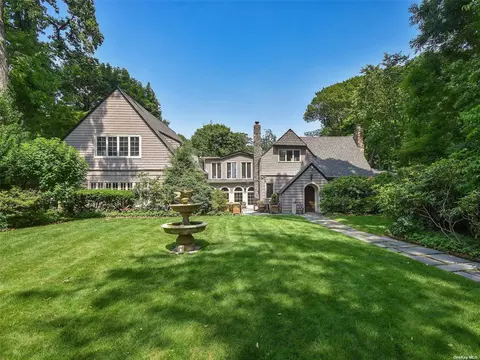 15 Preston Ave, Sea Cliff, NY 11579