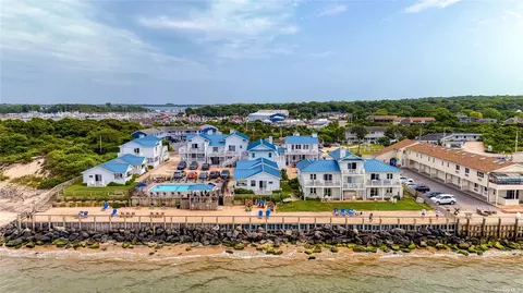 6 Soundview Dr #1, Montauk, NY 11954