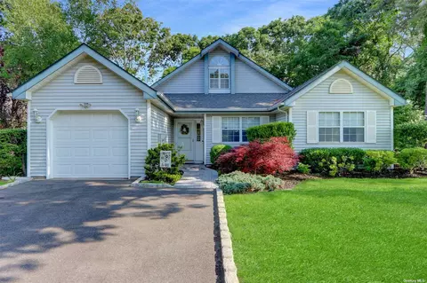 20 Huntingdale Way, Middle Island, NY 11953