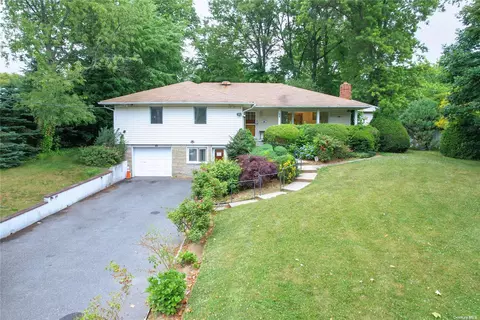 93 Grace Ave, Great Neck, NY 11021