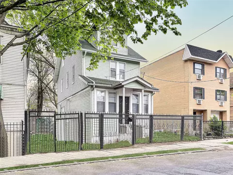 150-20 107th Ave, Jamaica, NY 11433