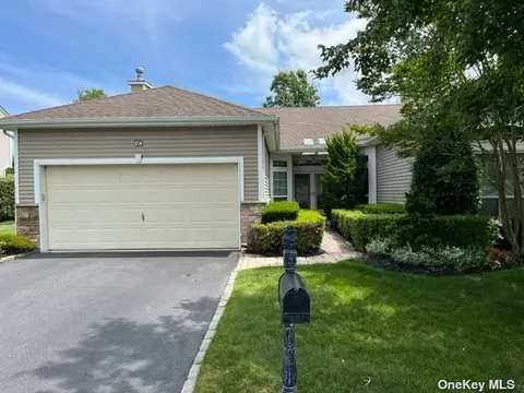 42 Hamlet Dr #86, Mount Sinai, NY 11766