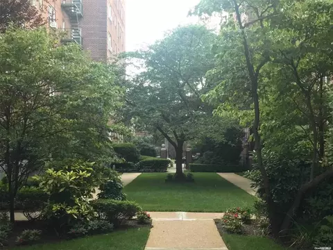 36 Cathedral Ave #1D, Hempstead, NY 11550