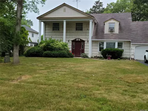 22 Mount Rainier Ave, Farmingville, NY 11738