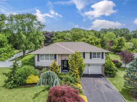 123 Caramel Rd, Commack, NY 11725