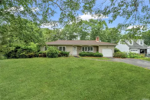 237 Parkwood St, Ronkonkoma, NY 11779