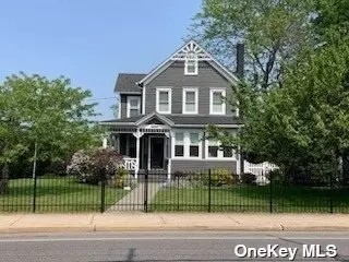 411 S Ocean Ave, Patchogue, NY 11772