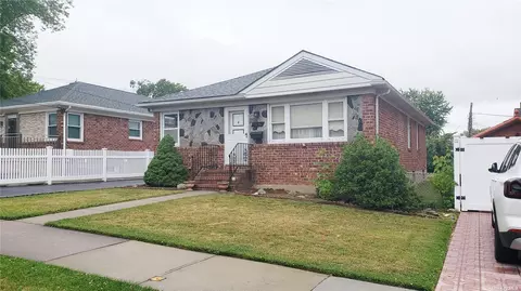 147-07 18th Ave, Whitestone, NY 11357