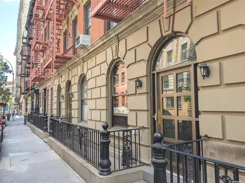 24 Cornelia St #6, New York, NY 10014