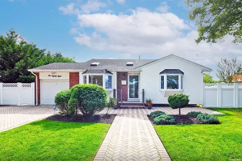 188 W 16th St, Deer Park, NY 11729