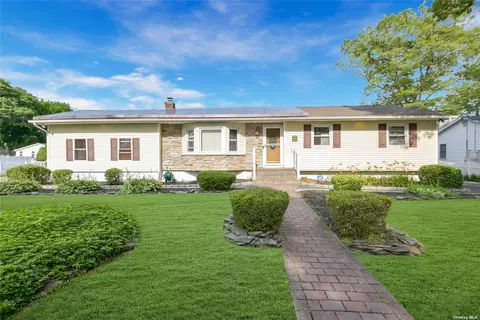1009 Grundy Ave, Holbrook, NY 11741