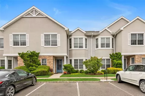 53 Miro Pl #53, Port Washington, NY 11050