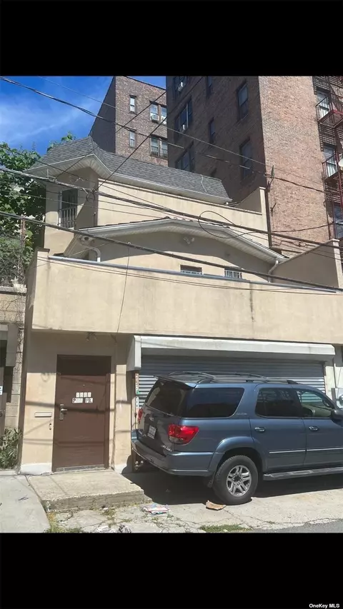 2567 Poe Pl, Bronx, NY 10458