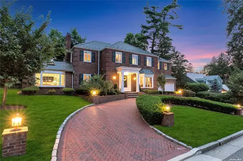 47 Mill Spring Rd, Manhasset, NY 11030