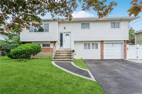 2380 N Jerusalem Rd, North Bellmore, NY 11710