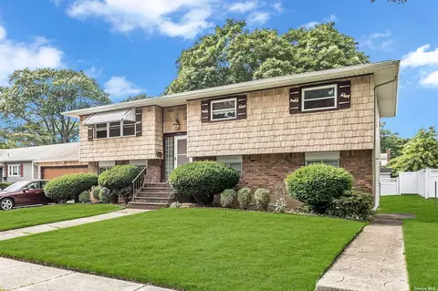 159 Commonwealth Ave, Massapequa, NY 11758