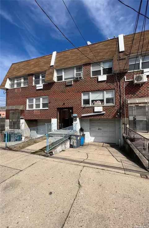 22-03 119th St, College Point, NY 11356