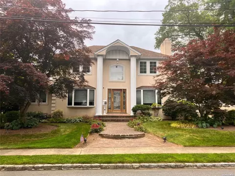 20 Carlton St, Malverne, NY 11565