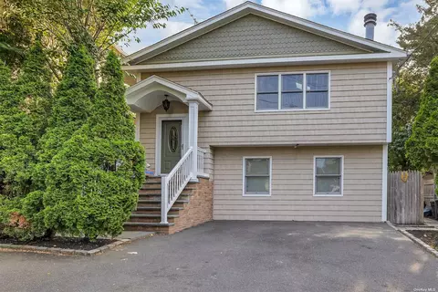 12 Mechanic St, Glen Cove, NY 11542