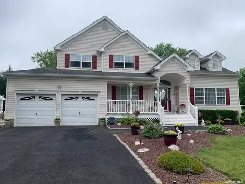 151 Southfield Rd, Baiting Hollow, NY 11933