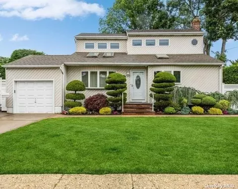 179 N Oak St, Massapequa, NY 11758