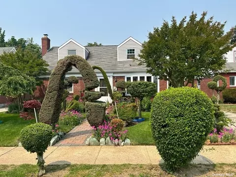 36 Koeppel, Hempstead, NY 11550